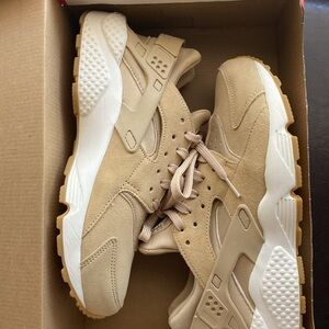 NIKE Air Huarache Run SD Women’s Size 9